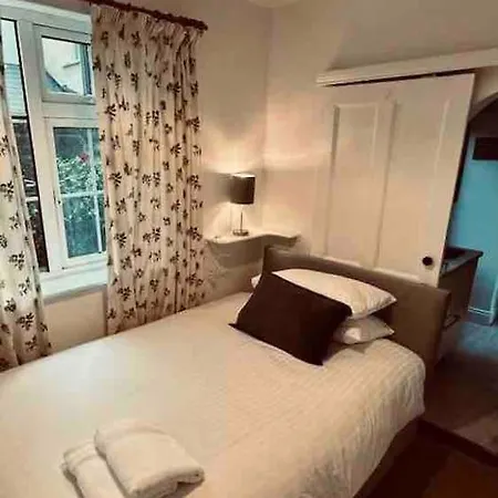 Wonderful Town House Where Irelands Current President Connolly Has Stayed While Visiting Town Holiday home *