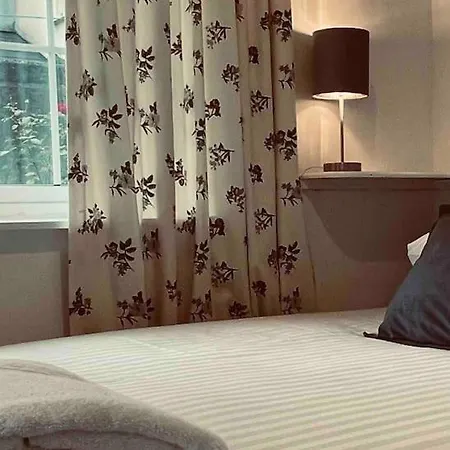 Wonderful Town House Where Are Current President Connolly Has Stayed While Visiting Town Nyaraló *