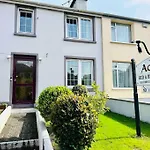 Wonderful Town House Where Are Current President Connolly Has Stayed While Visiting Town Casa de Férias